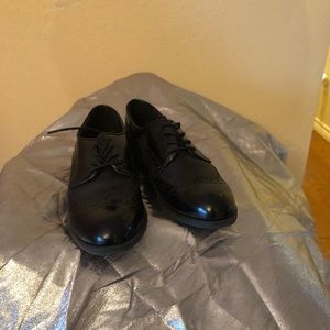 Black dress shoes